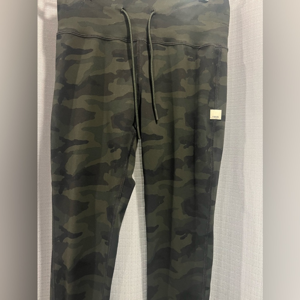 Vuori Daily Leggings, Green and Black Camo, Medium